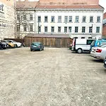 Heart Of The City Cozy Corner With Free Parking & Ac