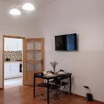 Cozy Apartment In Akacfa Street