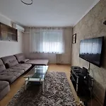 Erzsebet Apartman, Free Parking