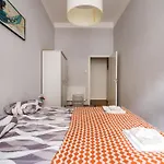 Bright & Grand With 4 Bedrooms By New York Cafe