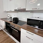 Luxe Studio With City Center Vibe
