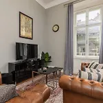 Spacious Victorian Residence by Grand Boulevard