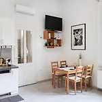 Dora Apartment Near Buda Castle With Parking!