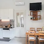Dora Apartment Near Buda Castle With Parking!