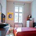 Stylishly Decorated Apartment In Great Location