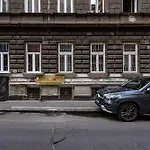 Budapest Chic Urban Retreat- Near Opera & Basilica