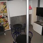 Happy Hostel