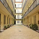 Urbannest Apartman - Free Garage!