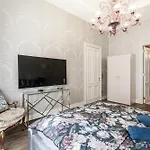Basilica View Prime Apartment With Free Parking