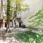 Central - Modern - Superb Style