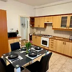 Budapest Family Apartment With Free Parking