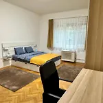 Budapest Family Apartment With Free Parking