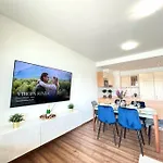 Luxury Apartment With A Beautiful View Of The Danube, Free Spa - Wellness And Car Parking In The Center Of The City