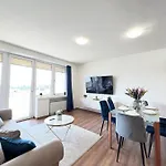 Luxury Apartment With A Beautiful View Of The Danube, Free Spa - Wellness And Car Parking In The Center Of The City