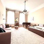 2 Rooms Between Of Chain Bridge, Cathedral, Parlament,Castle Area