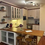 Danube Terrace Elegant With 2 Bedroom With Free Air Conditioner And Private Parking