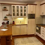 Danube Terrace Elegant With 2 Bedroom With Free Air Conditioner And Private Parking