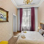 Count Zrinyi Basilica Luxurious Residence