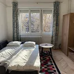 Buda\'S Crib Apartment