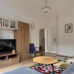 Buda\'S Crib Apartment