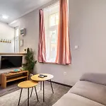 Akacfa-A13 Center 2 Bedroom Apartment