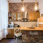 Vintage Style Flat In The Heart Of Buda