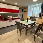 Stylish Apartment In Central Budapest - Perfect For Couples, Groups And Sightseers