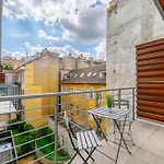 Weiner Apartment With Balcony