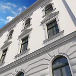 Magnolia Apartment Hotel