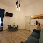 Akacfa Sweet Home