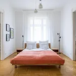 Captain Buda Apartment