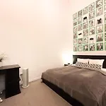 Cozy Downtown 2Br Ground Fl Apt - Green Piano