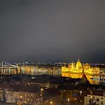 Superb Studio With 40 Sqm Terrace In The Greens Of Buda City Centre