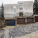Tranquil Hideaway On Gellert Hill With Parking