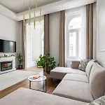 Luxurious N\' Elegant Opera Suite In The Heart Of Budapest