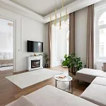 Luxurious N\' Elegant Opera Suite In The Heart Of Budapest