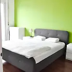 Cozy Eden Residency - Top Central
