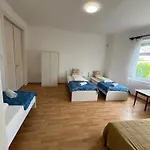 Hideaway House 01 With Garden & Yard And Free Parking