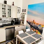 Margaret & Violet - Stylish Downtown Apartments In Budapest