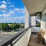 Ac Apartment With Metro 3 On Doorsteps, 15Mins To Center