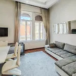 Amora Homes Basilica View Imperial Suite -Sas Street -Need Reservation For Free Parking
