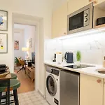 Business And Pleasure Apartment With Air Condition