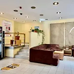 Urbannest Private Hostel Rooms
