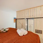 Art Lovers Loft-Garden View 3Br 2Ba Central Gem