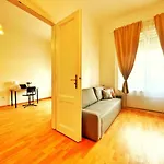 T11 Central Downtown Apartment