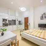 Deluxe & Cozy 1 Bedroom Suites Next To The Fashion St