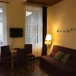 Club Apartments & Rooms