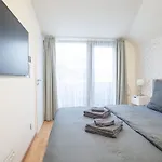 Luxury Retreat With Hot Tub In Prime Location