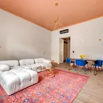 Stylish 2Br Apartment In Historic Palace District