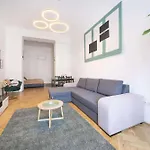 Modern Soul In Central Budapest
